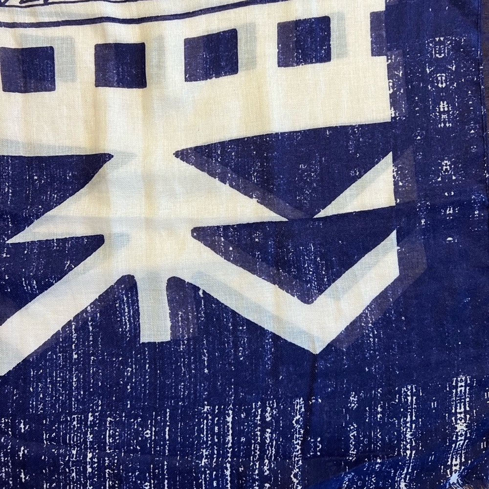 Over-sized Light Weight Scarf - Picture 3 of 4